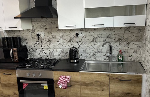 West Coast Division Apartment | Relax at Luxe Apt #4 in the Retreat Apartments