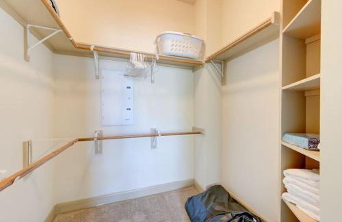Astrodome Apartment | Luxe Apt with Pool, Gym, Wi-Fi, Pets Allowed