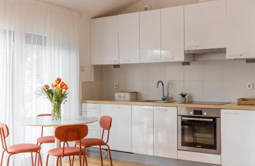 Przno Apartment | Guest Rated: Luxe Azure Residence with Oceanfront Pool