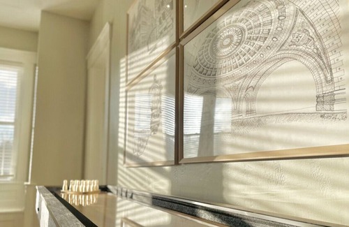 South Hills House | Luxe Beechview Manor | Sleeps 14 | Central