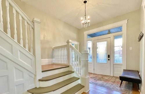 South Hills House | Luxe Beechview Manor | Sleeps 14 | Central