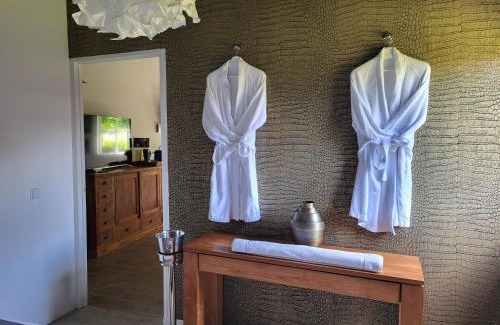 Breezand Bed & Breakfast | Cozy Bloemenzicht BnB: Oceanfront Retreat, 10 Min from Beach