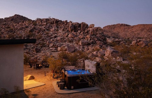 Joshua Tree House | Pet-Friendly Boulder Retreat Near JTNP with Top Amenities