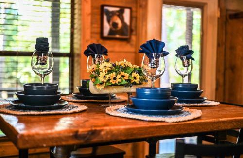 Broken Bow House | Exclusive Broken Bow Cabin with Tesla Charging Station