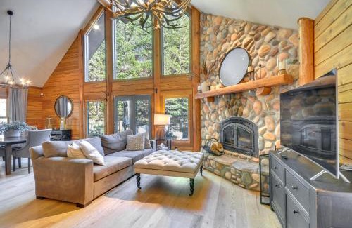 Gaston House | Cozy Cabin Retreat Near Lake with Family & Pet Amenities