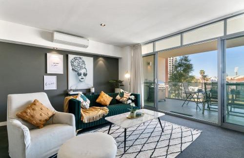 East Perth Apartment | Stylish Luxe Chic Hotel with Perfect 10/10 Ratings