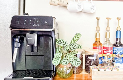 Durham House | Luxe } Coffee Bar! Minutes to Duke & downtown, Eco+ Family friendly + Fire pit