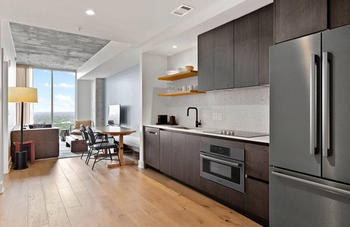 Rainey Street Historic District Condo | Modern Condo with Pool and Views in Downtown Austin