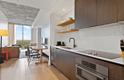 Rainey Street Historic District Condo | Modern Condo with Pool and Views in Downtown Austin