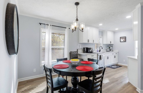Ettrick House | Stylish 3-Bedroom Escape with Pet-Friendly Amenities