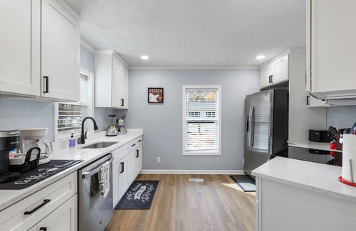 Ettrick House | Stylish 3-Bedroom Escape with Pet-Friendly Amenities