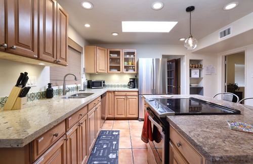 Casas Adobes House | Indulge in a Desert Oasis: Pool, Spa & Scenic Views