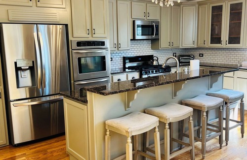 Oak Park House | Luxe Downtown Historic Victorian, A+ Location. Spacious 4-bedroom near Chicago!