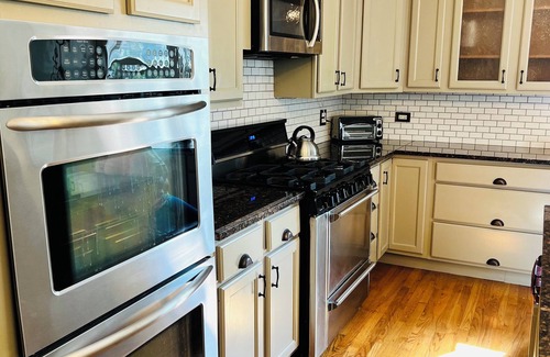 Oak Park House | Luxe Downtown Historic Victorian, A+ Location. Spacious 4-bedroom near Chicago!