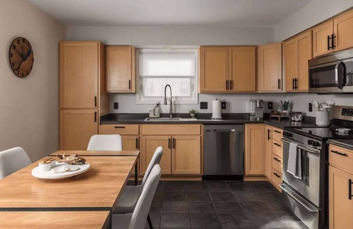 Downtown Anchorage Apartment | Downtown Paradise: 2BR Oasis with Family-Friendly Amenities