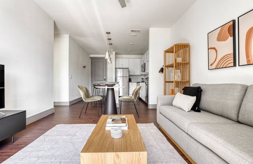 Govalle Apartment | Modern East Austin 1BR with Pool, Gym & Kitchen Amenities
