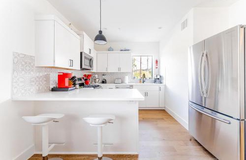 Blackshear-Prospect Hill House | Stylish East Downtown 3BR Condo - Walk to Bars & Shops