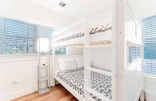 Blackshear-Prospect Hill House | Stylish East Downtown 3BR Condo - Walk to Bars & Shops