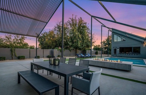 Coronado House | Elegant Estate with Guest House & Rooftop Terrace Near DT