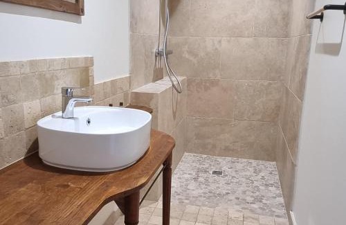 Parigne-lʼEveque House | Serene Family Getaway: 4-Star Home with Pool near Le Mans