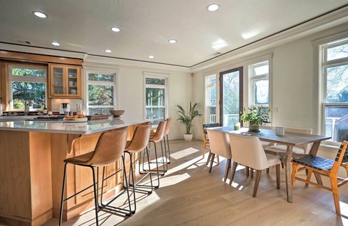 Grants Pass House | Riverfront Retreat in Grants Pass - Guest Rated 10/10!