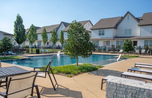 Oxford House | Exquisite 3 King Suites with Loft & Pool Access