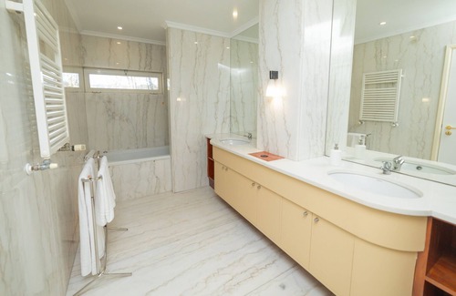 Beijos House | Elegant Retreat at Quinta das Gerais with Private Pool