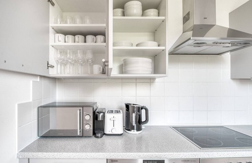 Hietzing Apartment | Elegant Hietzing 3BR with Private Terrace & Garden by Blueground