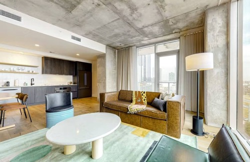 Rainey Street Historic District Condo | Stylish High Rise Haven Near Rainey St. with Pool & Breakfast