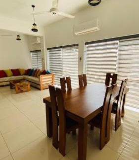 Pannipitiya Apartment | Premier Highway Residencies: Family-Friendly with Pool Access