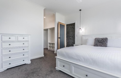 Bayonet Head House | Elegant Luxe Home by the BnB Collection - Guest Rated 9.5