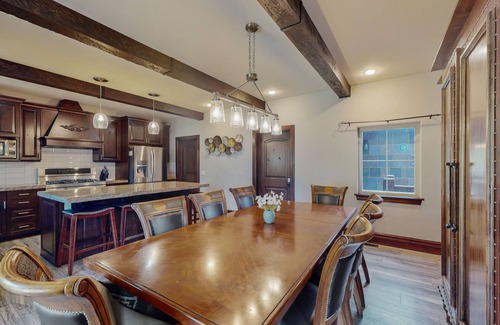 Gypsum House | Elegant Retreat on Gypsum Creek Golf Course with Unique Amenities
