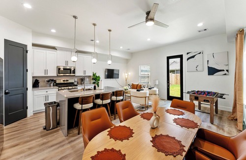OST - South Union House | Luxe Houston Retreat Hot Tub Gazebo Games Near NRG Stadium & Med Center