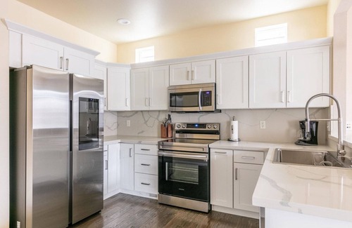 Issaquah Highlands House | Stylish Issaquah 4BR Home with Workspace & Backyard Oasis