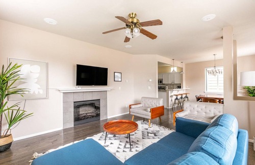 Issaquah Highlands House | Stylish Issaquah 4BR Home with Workspace & Backyard Oasis