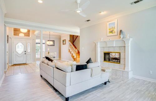 Granbury House | Lakefront Granbury Retreat: Dock, Games & Family Fun!