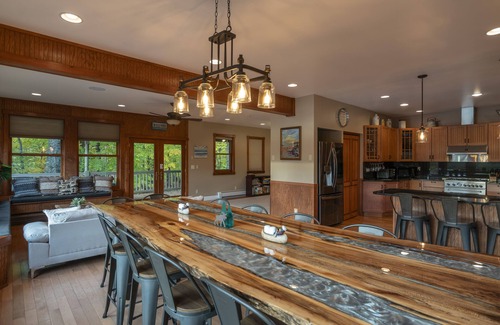 Town of Grafton House | Idyllic Lakefront Retreat with Game Room & Hot Tub Access