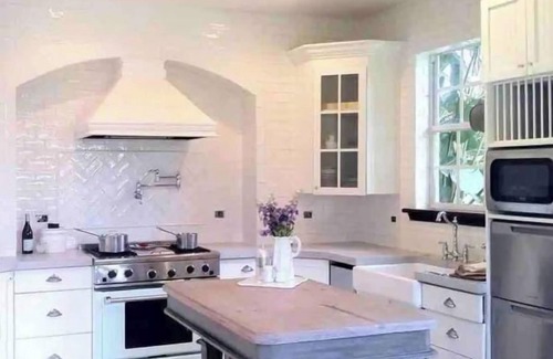 Jupiter House | Tranquil Lakefront Woodland Escape with Breakfast & Pets