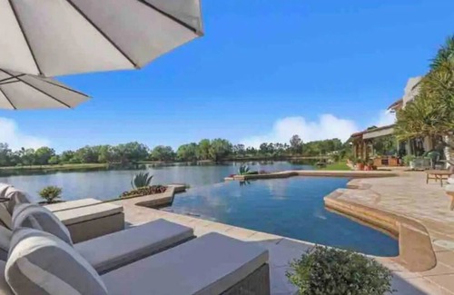 Jupiter House | Tranquil Lakefront Woodland Escape with Breakfast & Pets