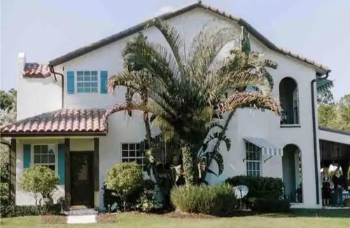 Jupiter House | Tranquil Lakefront Woodland Escape with Breakfast & Pets