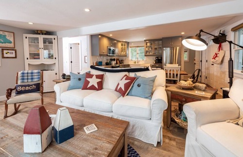Wolfeboro House | Elegant Lakeside Retreat in Wolfeboro - Rated 10/10