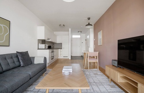 Erdberg Apartment | Stylish 1BR Apartment with Garden & Balcony near Hyblerpark