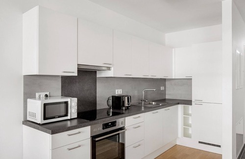 Erdberg Apartment | Stylish 1BR Apartment with Garden & Balcony near Hyblerpark