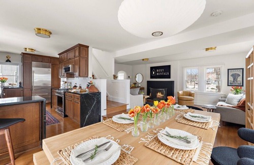 Southwest Minneapolis House | Eco-Friendly Comfort at "Luxe Leisure" by Roxy Rentals