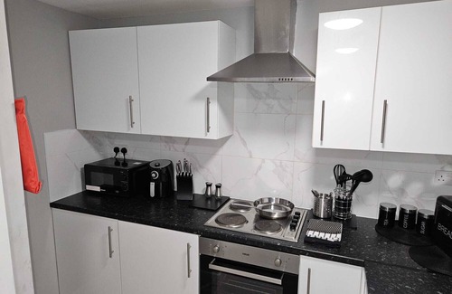 Cray Valley East Ski Chalet | Stylish Retreat for Large Groups: Bunk Together Comfortably