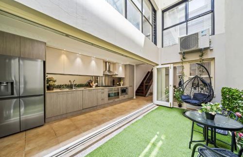 Pyrmont House | Luxe Living Terrace by The Star
