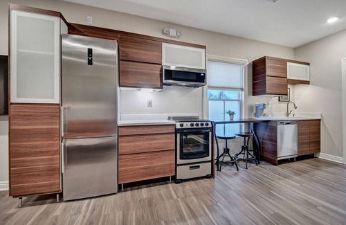Warwick Apartment | Elegant Loft on Main St. - Spa, Pool & Designer Kitchen