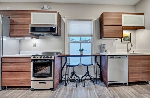 Warwick Apartment | Elegant Loft on Main St. - Spa, Pool & Designer Kitchen