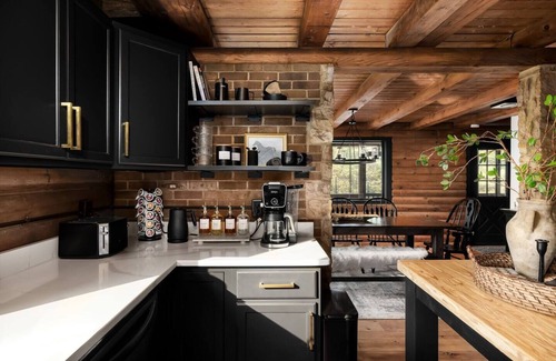 Rileyville Cabin | Secluded Luxe Log Cabin with Mountain Views & Family Amenities