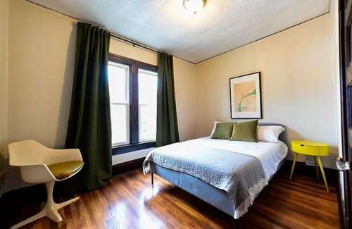 Mexicantown - Southwest Detroit House | Stylish Mid-Century Historic Townhouse with Family Amenities